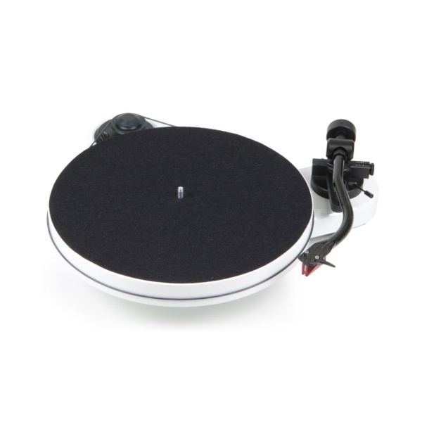 Pro-Ject RPM 1 Carbon 2M Red High-Gloss White по цене 74 808.49 ₽