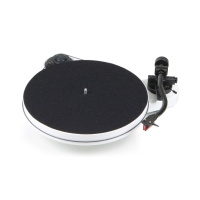 Pro-Ject RPM 1 Carbon 2M Red High-Gloss White по цене 91 426.12 ₽
