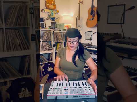 AKAI PRO MPK Mini 4 Black по цене 18 440.00 ₽