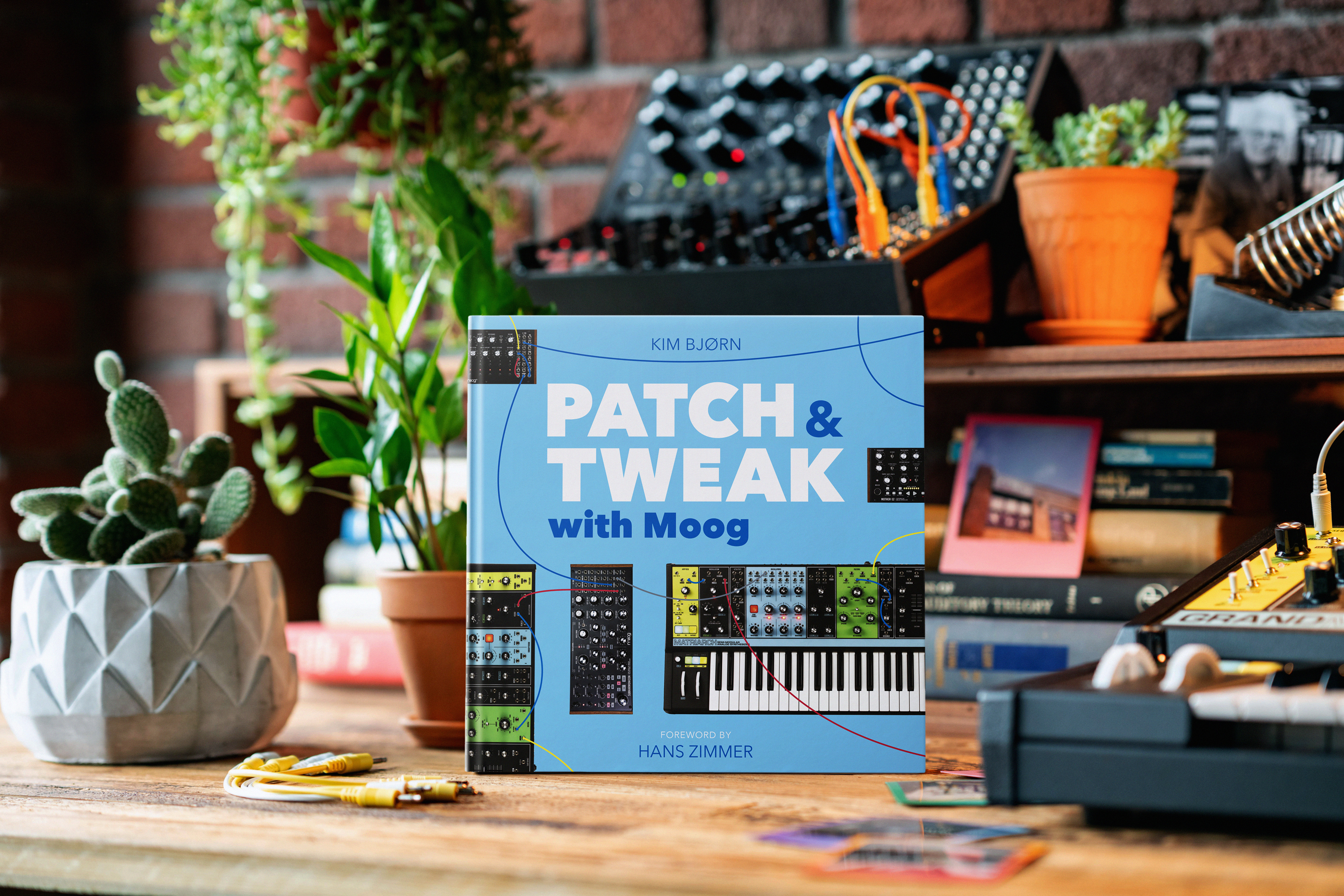 Книга PATCH & TWEAK with Moog по цене 4 200.00 ₽