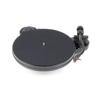Pro-Ject RPM 1 Carbon (DC) Piano Black