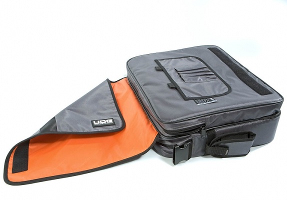UDG Ultimate CourierBag DeLuxe 17" Steel Grey, Orange Inside по цене 14 400.00 ₽