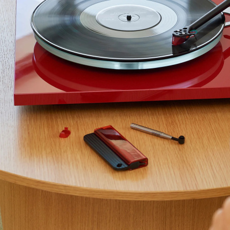 Ortofon Brush Red по цене 2 650 ₽
